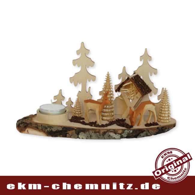 Baumscheibe Teelichthalter liegend - Rehe an Krippe Szenerie des Waldes im Kerzenschein. Der Teelichhalter auf der Baumscheibe, ist mit handgeschnitzten Rehen bestückt. Eine zeitlose Tischdekoration aus unbehandelten Holz.