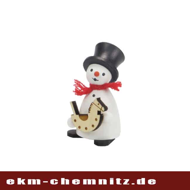 Drechselfigur - Schneemann mit Schaukelpferd In der Gruppe der Drechselfiguren darf der Schneemann mit Schaukelpferd nicht fehlen. Als Sammlerfigur bereitet er jedem Freude.
