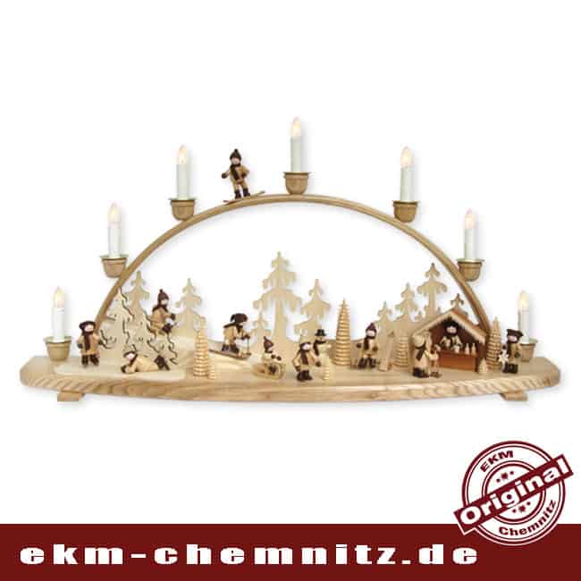 Schwibbogen erzgebirge 70cm Winterkinder Ein traditioneller Schwibbogen mit 7 Kerzen mit Blick auf eine Winterlandschaft. Ach, wie ist der Winter schön, besonders wenn es schneit. Der Blick auf diesen Bogen beschreibt alles, die Kinder lieben das winterliche Erzgebirge.